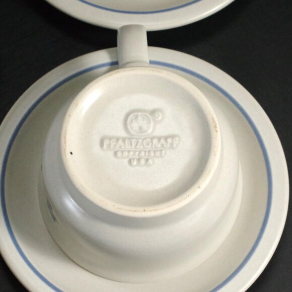 Vintage Pfaltzgraff Yorktowne Stoneware Flat Cup and Saucer, Set of 4 - Picture 3 of 3